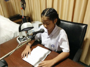 ตัวแทนนักเรียนบรรเลงดนตรีไทย ถวายพระพร ณ สถานีวิทยุ อส