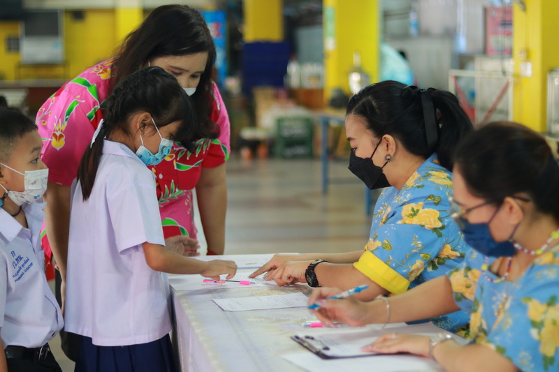 แหล่งเรียนรู้ / สัมพันธ์ชุมชน - พิธีมอบทุนการศึกษา โดยสมาคมสตรีไทยแห่งประเทศไทยในพระบรมราชินูปถัมภ์ และมูลนิธิ