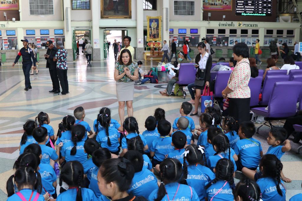 ทัศนศึกษา สถานีรถไฟหัวลำโพง นักเรียนชั้นปฐมวัยปีที่ 3
