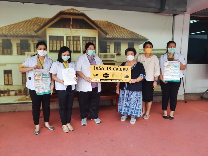 เจ้าหน้าที่สุขาภิบาลจากสำนักงานเขตราชเทวี มาทำการตรวจสุขาภิบาลอาหารและน้ำ
