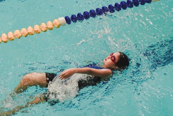 เข้าร่วมการแข่งขันว่ายน้ำ vorrarat junior swimming chapionships1